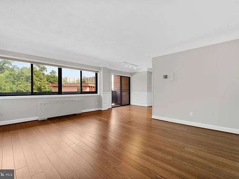 1525 S George Mason Dr #20 - Photo 3 of 11