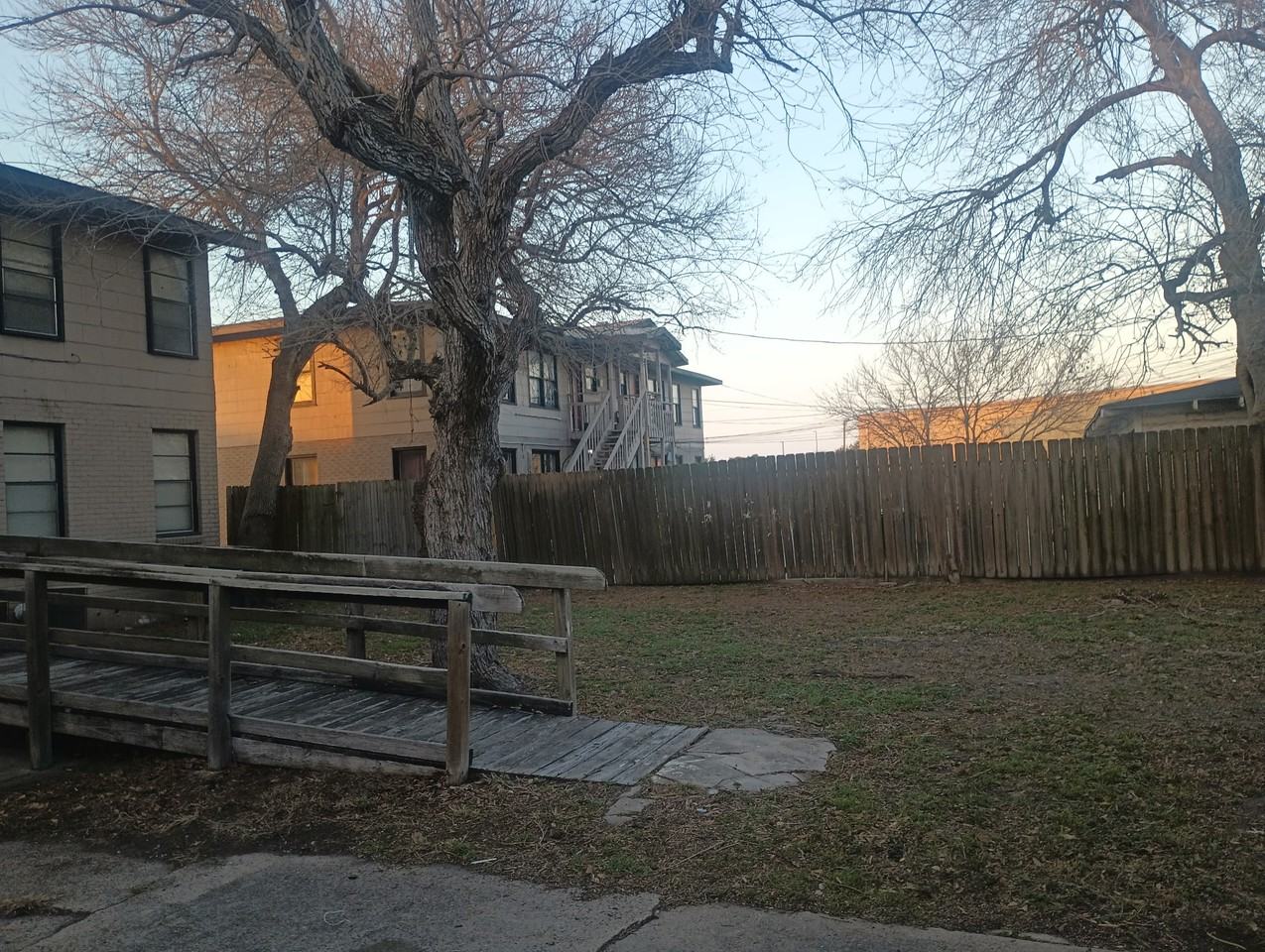 621 Glazebrook St - Photo 2 of 7