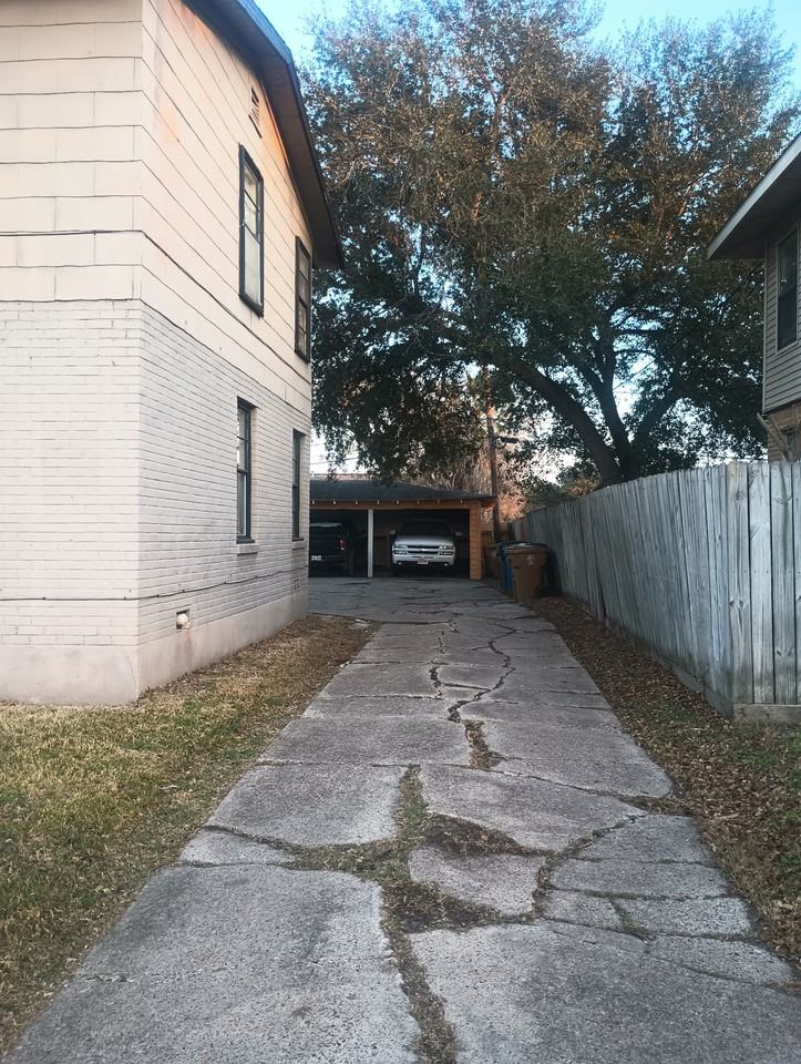 621 Glazebrook St - Photo 3 of 7