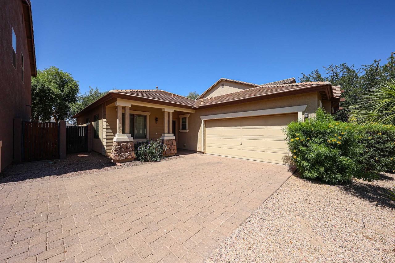 2010 S Falcon Dr - Photo 2 of 37