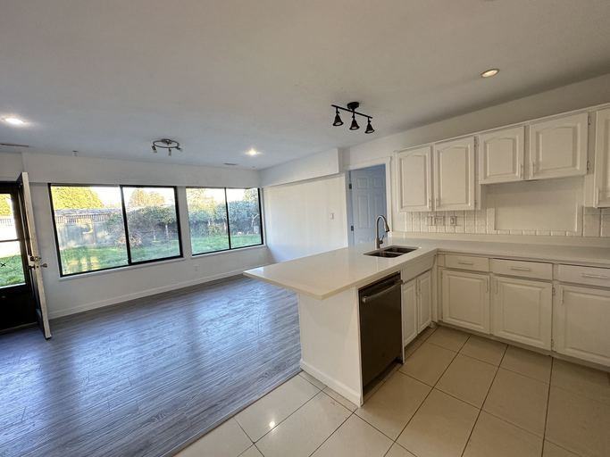 4801 Cedar Cres - Photo 3 of 13