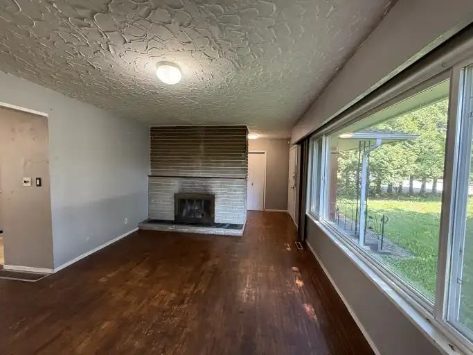 14271 88 Ave - Photo 2 of 17