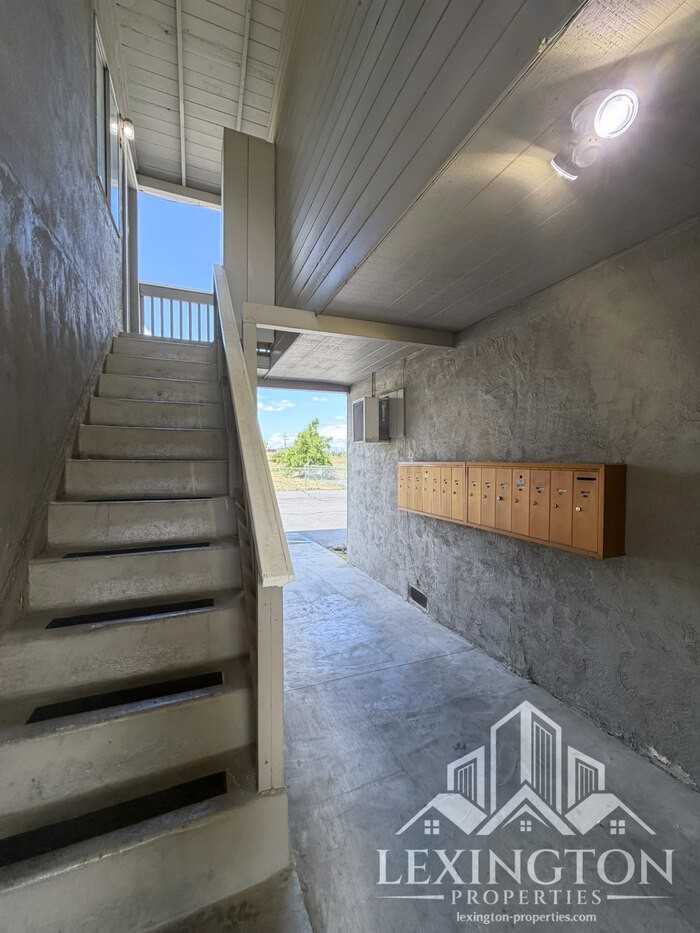 902 Lawton Ave #8 - Photo 5 of 19