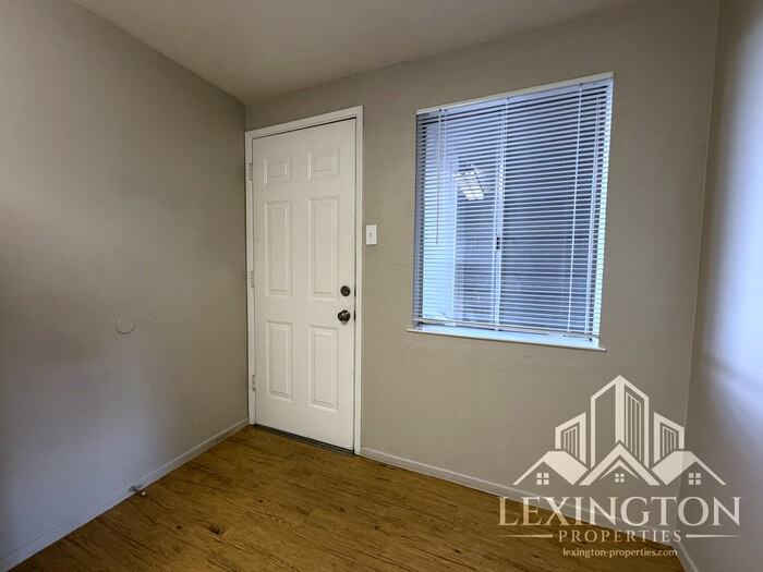 902 Lawton Ave #8 - Photo 7 of 19