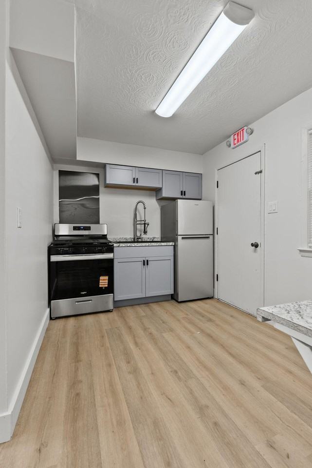 520 Booker St #4 - Photo 5 of 29