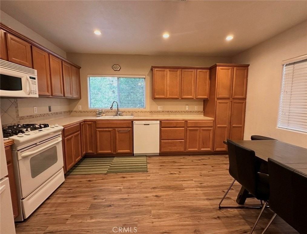 23938 Park Ln - Photo 4 of 12