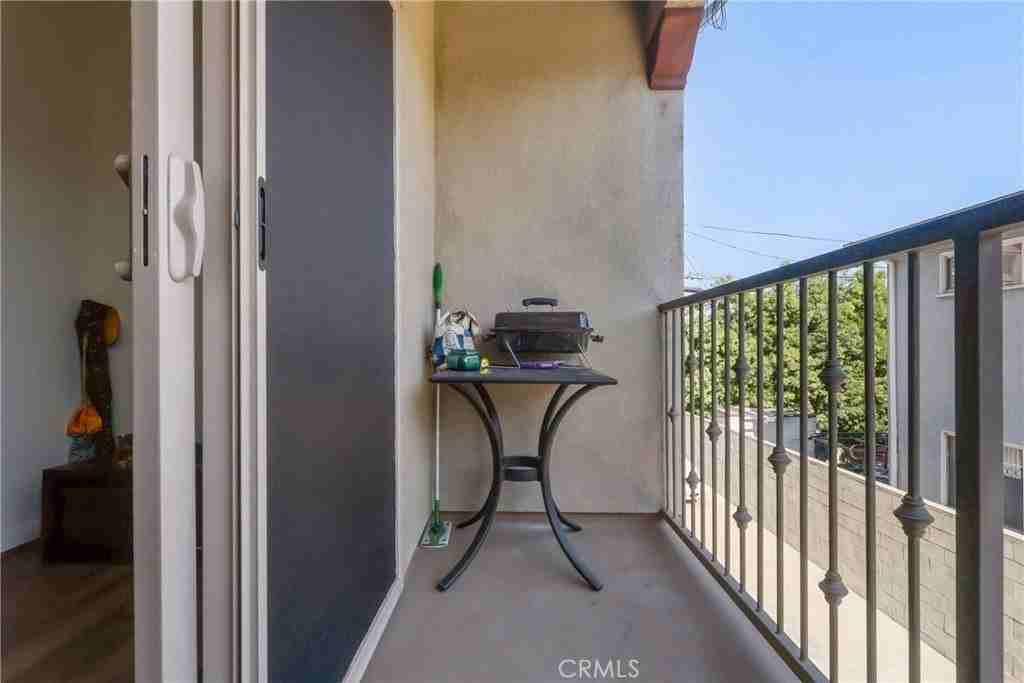 1611 W 208th St #3 - Photo 5 of 23