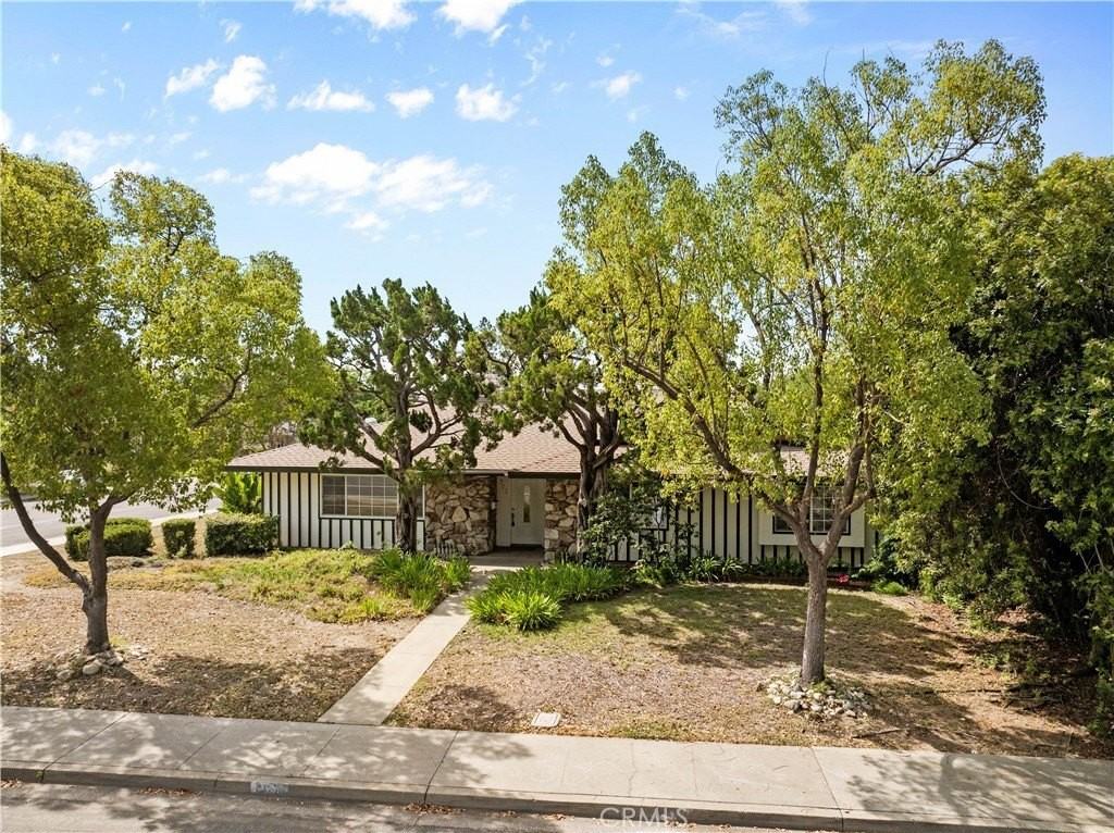 702 Scripps Dr - Photo 3 of 27