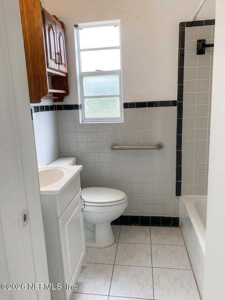 7042 Camelot Rd - Photo 6 of 9