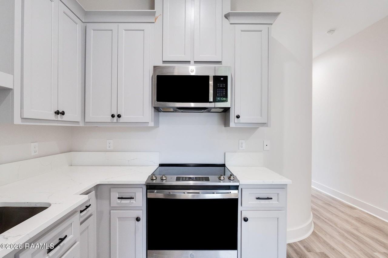 122 S Jefferson St - Photo 3 of 11