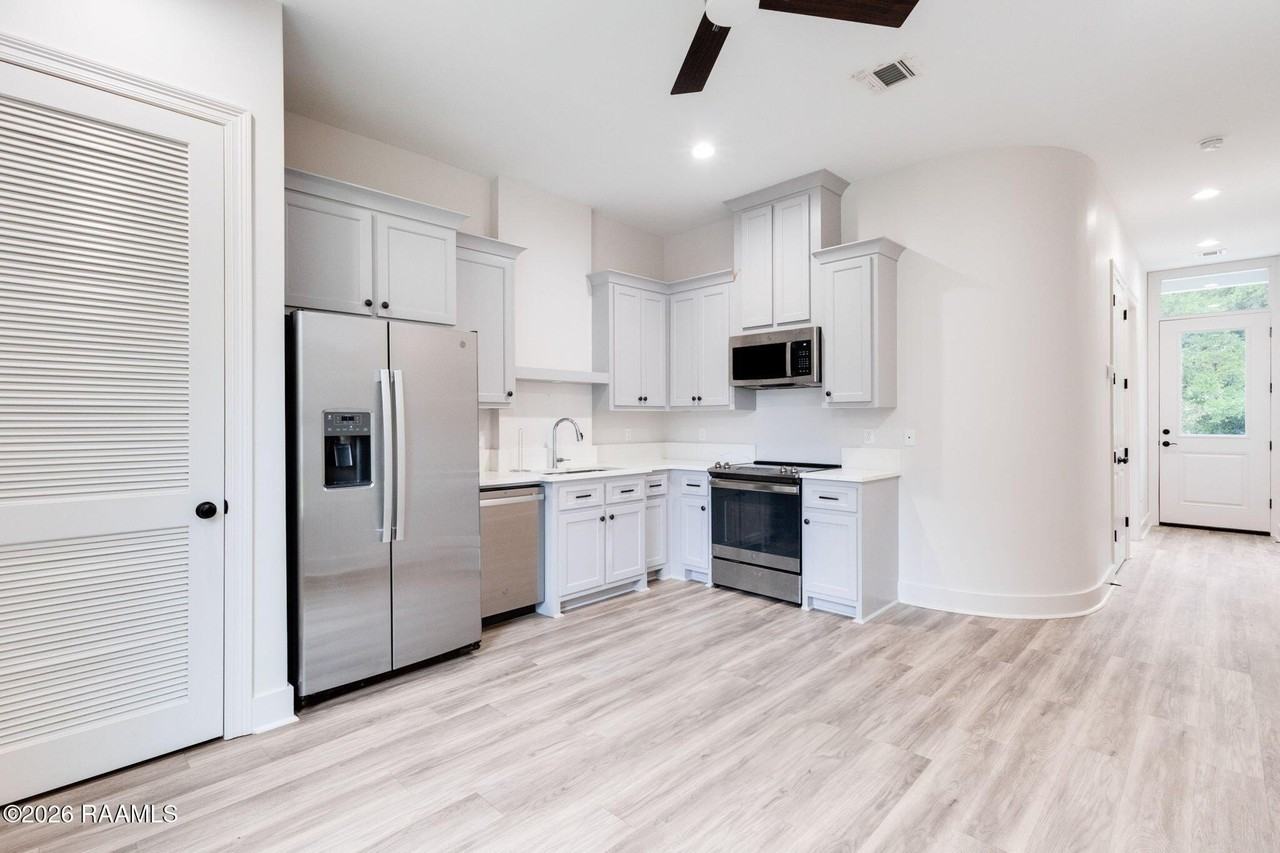 122 S Jefferson St - Photo 5 of 11
