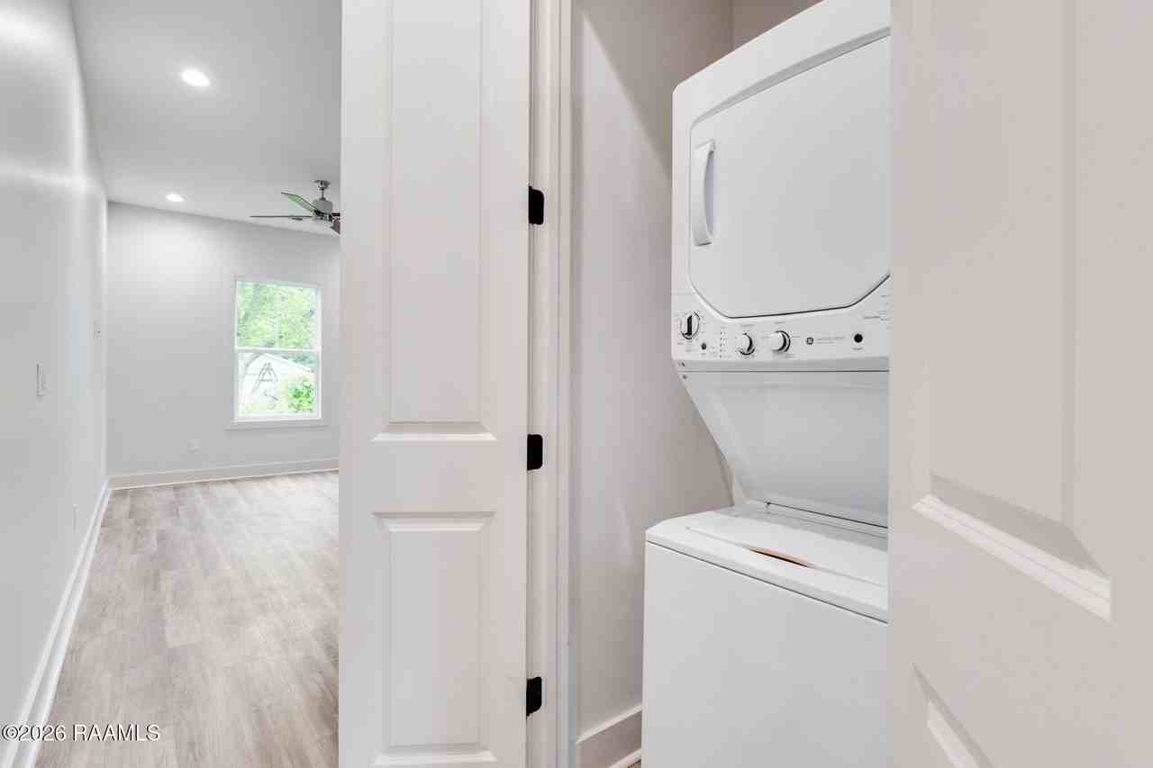 122 S Jefferson St - Photo 7 of 11
