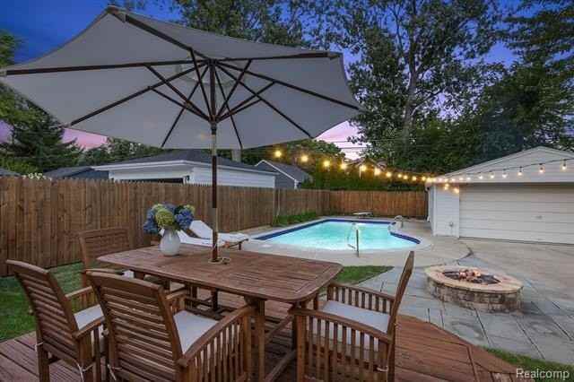2175 Dorchester Rd - Photo 3 of 50