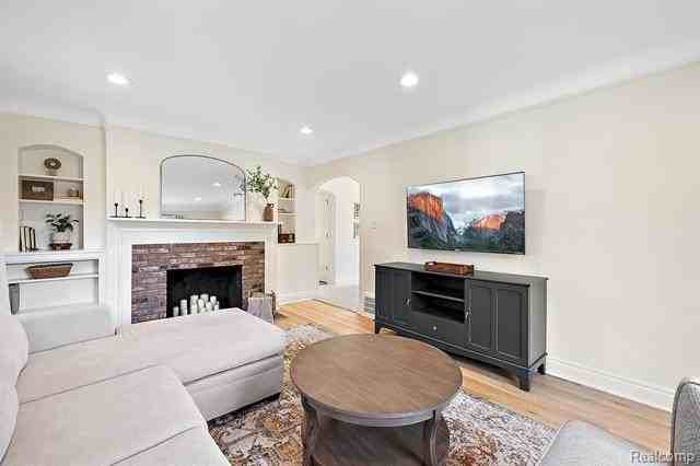2175 Dorchester Rd - Photo 7 of 50