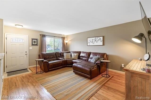 3818 Edgeland Ave - Photo 3 of 26