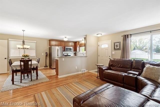 3818 Edgeland Ave - Photo 4 of 26