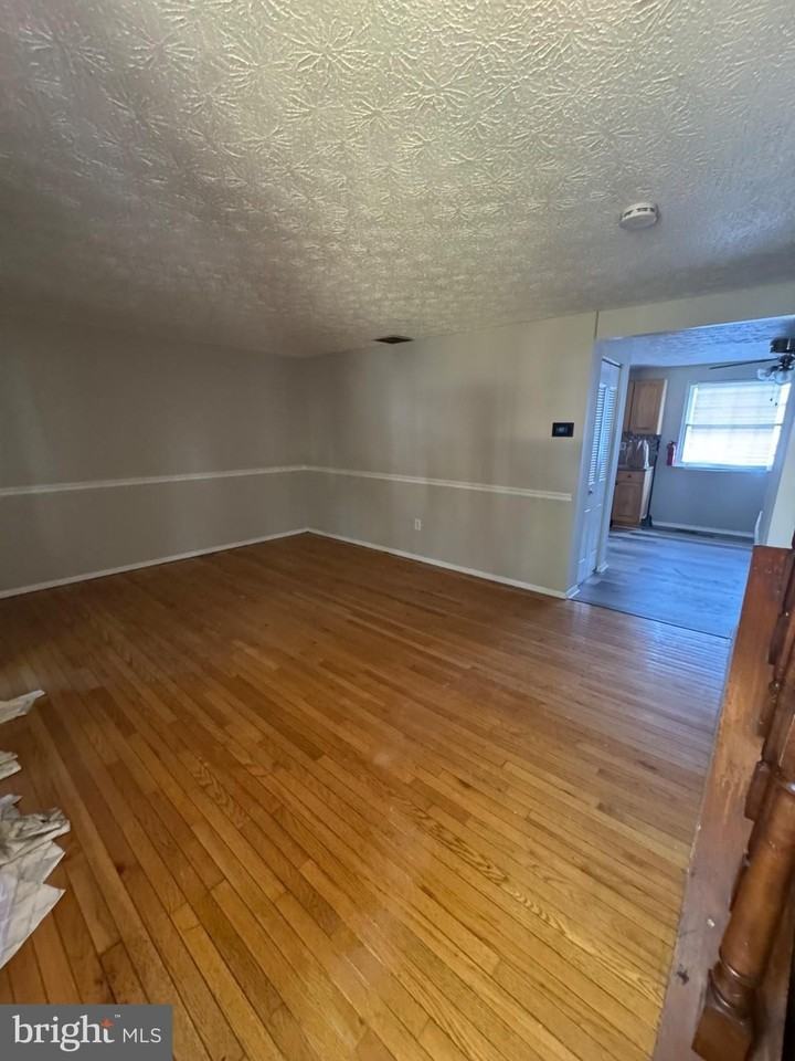 1404 Elm Grove Cir - Photo 2 of 27