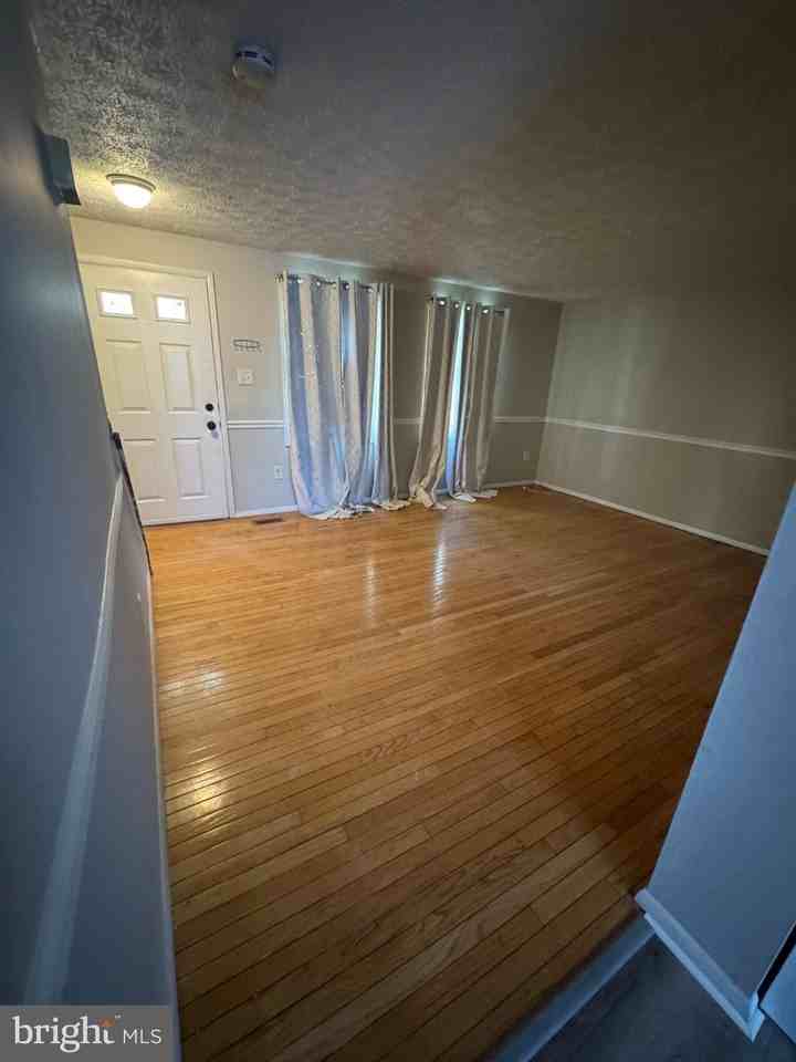 1404 Elm Grove Cir - Photo 3 of 27