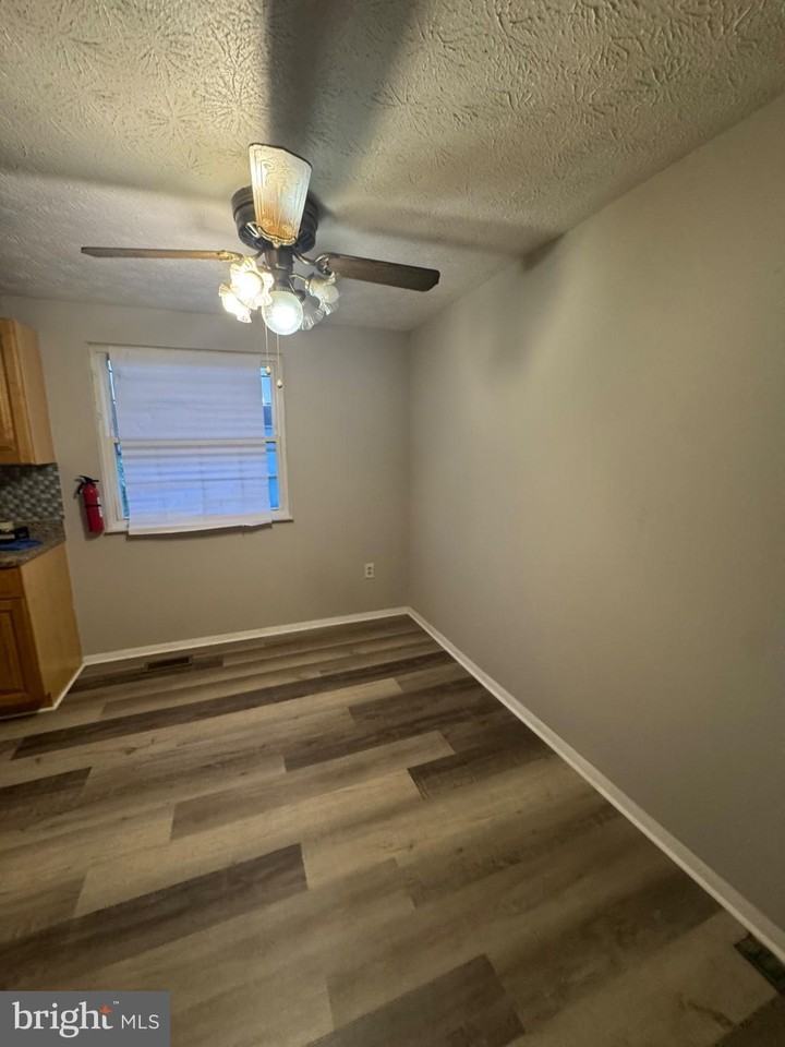 1404 Elm Grove Cir - Photo 4 of 27