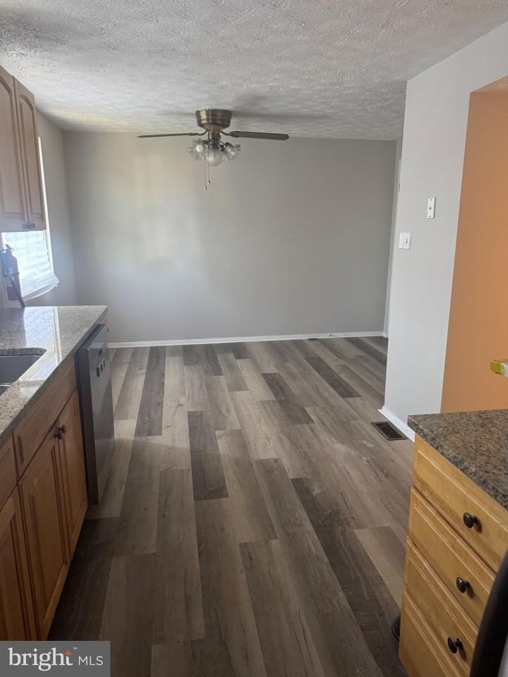 1404 Elm Grove Cir - Photo 6 of 27