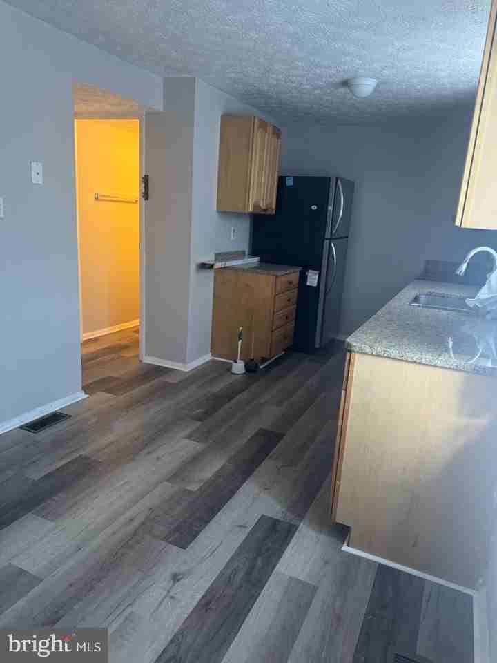 1404 Elm Grove Cir - Photo 7 of 27