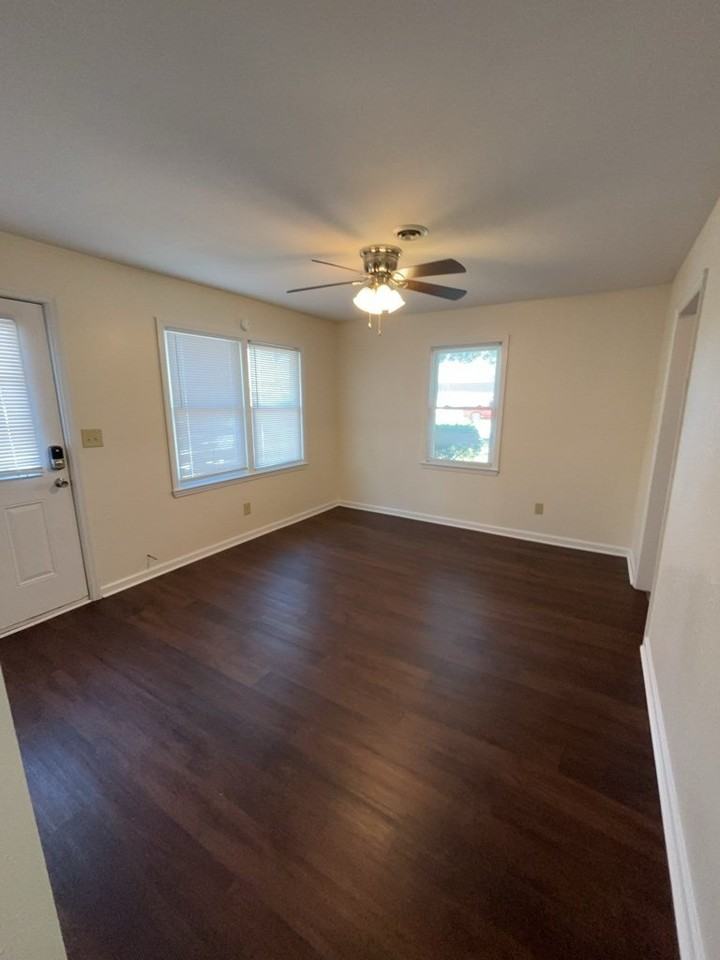 702 Couch St - Photo 3 of 12