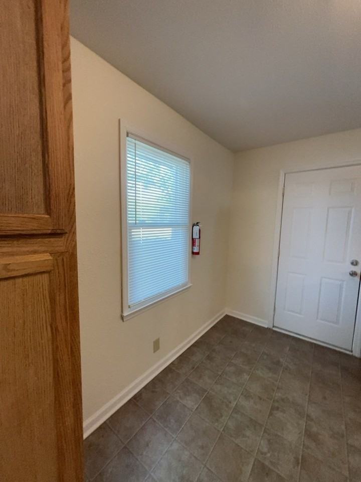 702 Couch St - Photo 4 of 12