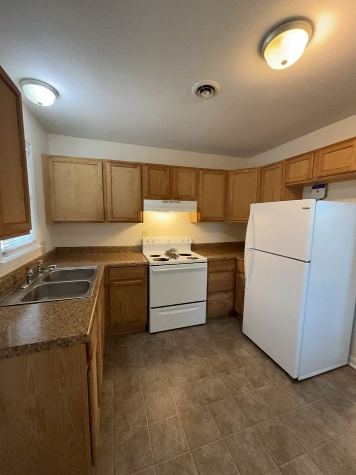 702 Couch St - Photo 5 of 12