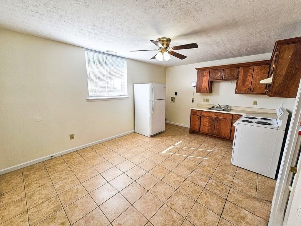 235 Vinewood Rd Apt K1 - Photo 2 of 10