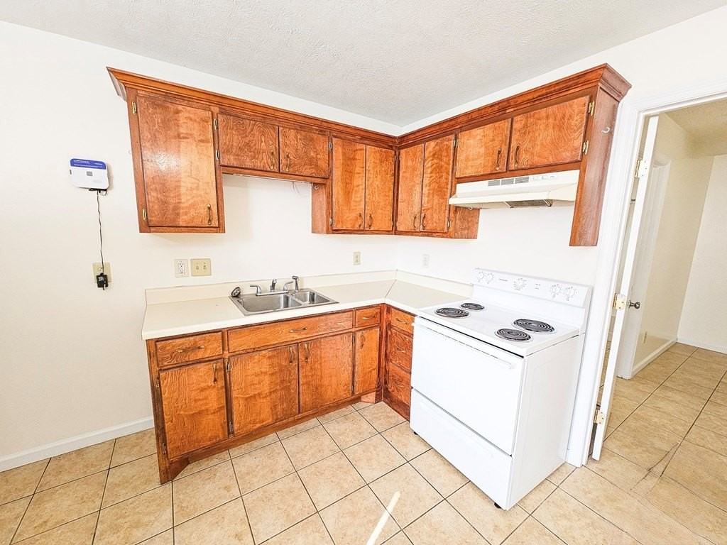 235 Vinewood Rd Apt K1 - Photo 3 of 10