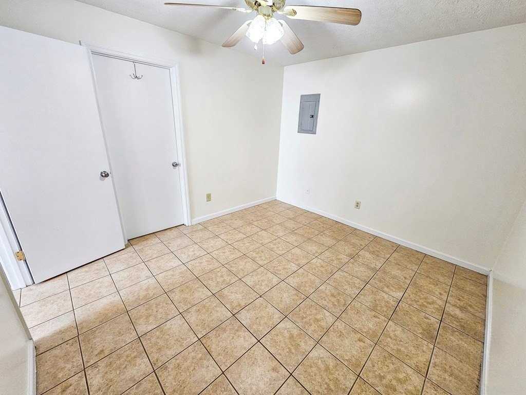 235 Vinewood Rd Apt K1 - Photo 4 of 10