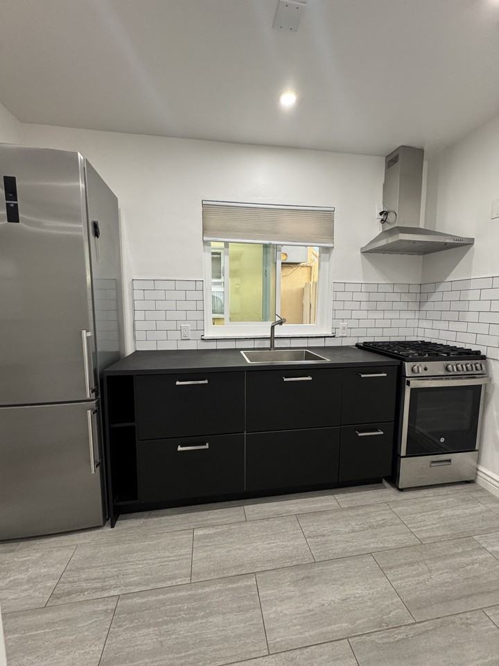 307 N Hollywood Way #B - Photo 2 of 10