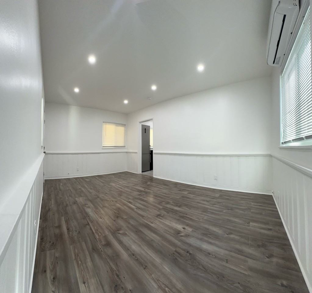 307 N Hollywood Way #B - Photo 4 of 10