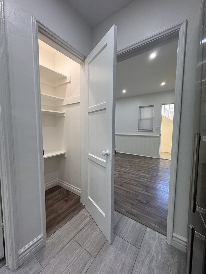 307 N Hollywood Way #B - Photo 6 of 10