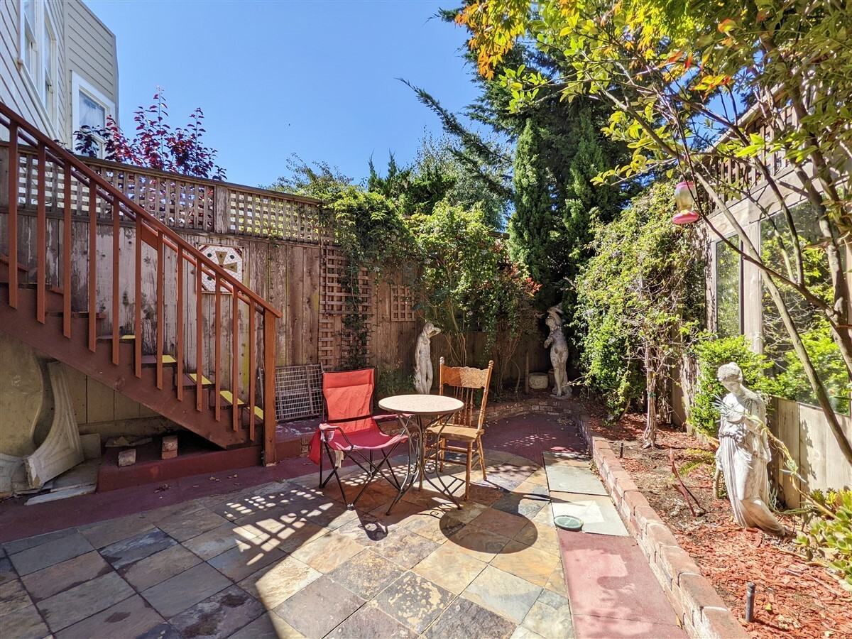 1550 Beach St #A - Photo 5 of 16