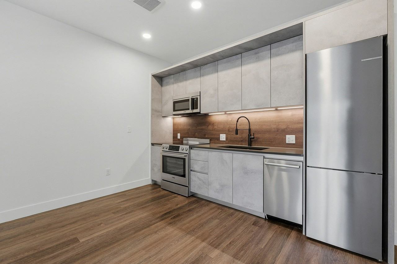 4315 S Congress Ave #202 - Photo 3 of 39