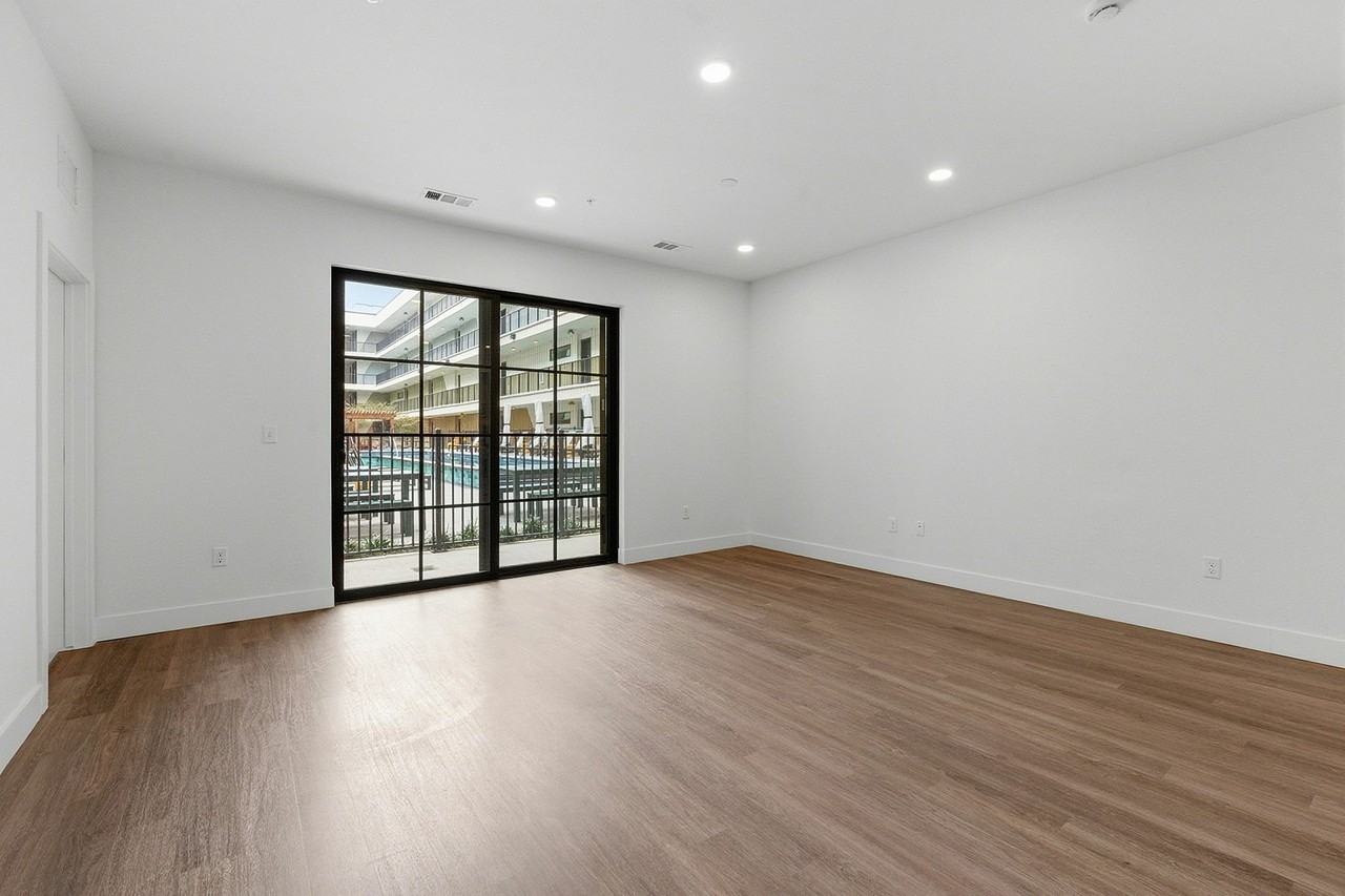 4315 S Congress Ave #202 - Photo 5 of 39