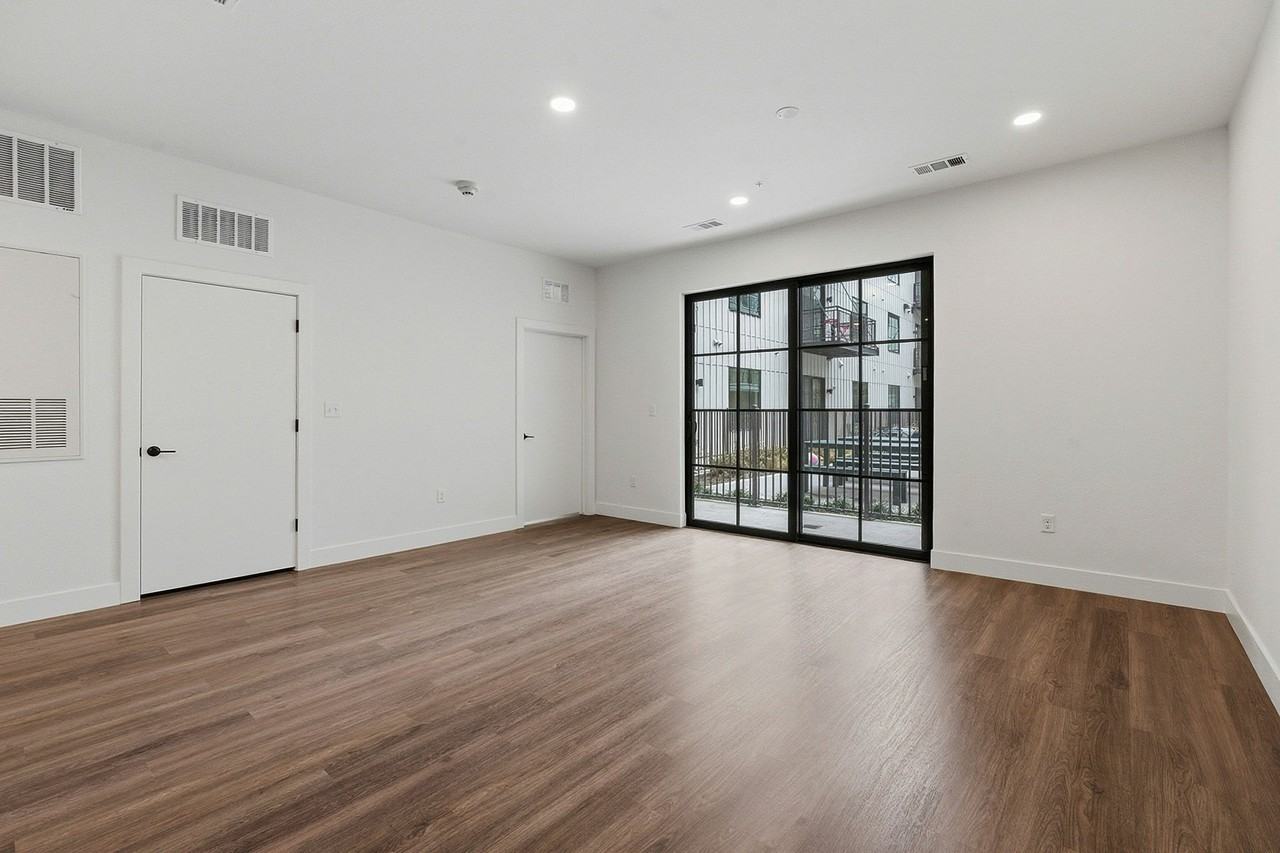 4315 S Congress Ave #202 - Photo 6 of 39