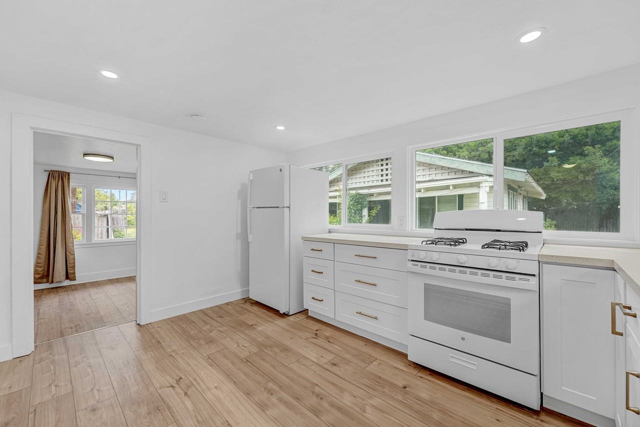 812 Spring St #A - Photo 7 of 12