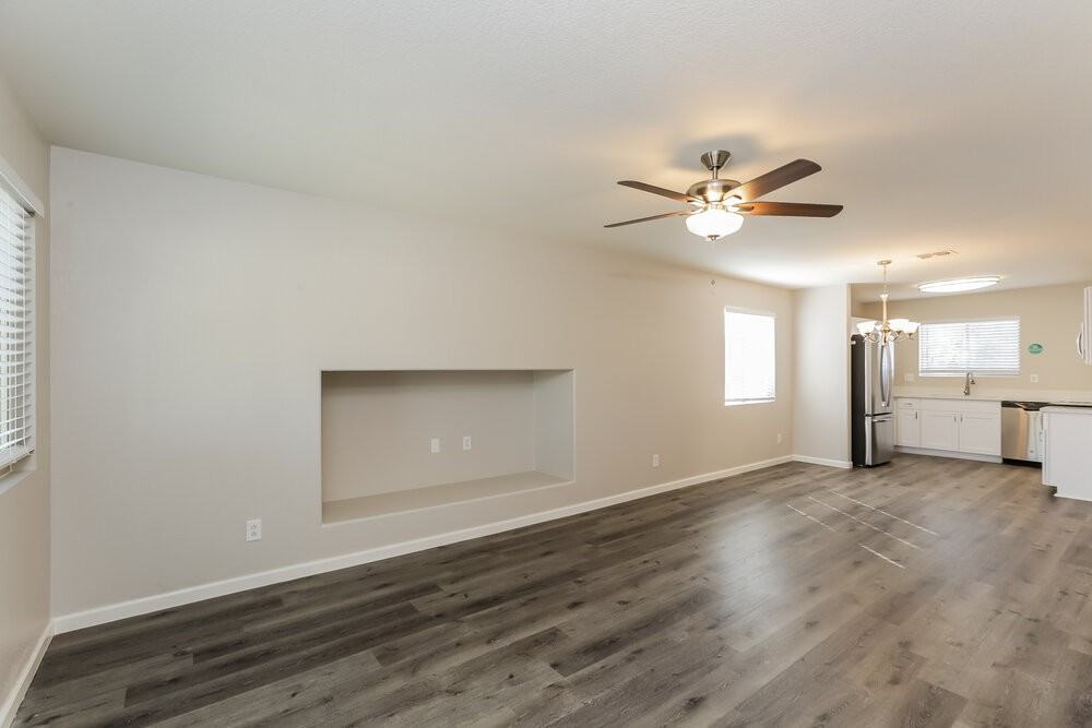 1074 E Silversmith Trl - Photo 4 of 16
