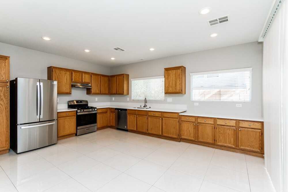 84 Japonica Ave - Photo 7 of 17