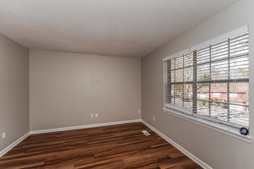 1920 Croydon Cir - Photo 3 of 25