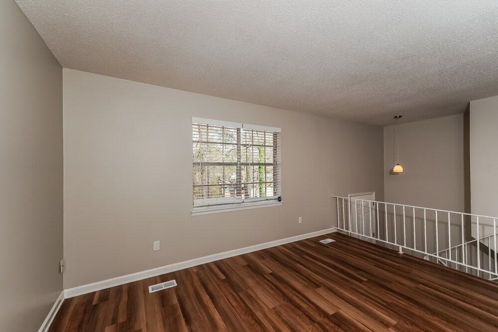 1920 Croydon Cir - Photo 5 of 25
