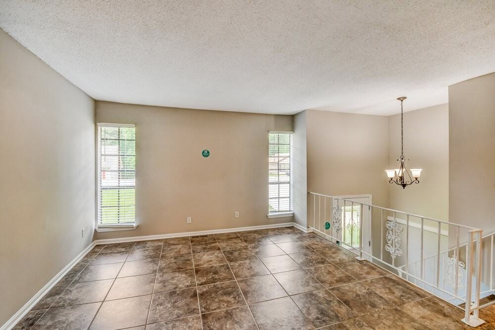 5249 Dresden Rd - Photo 4 of 17