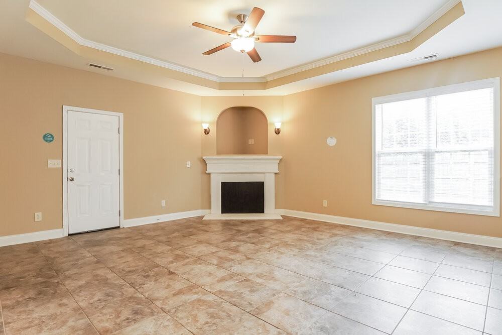 4493 Canterbury St - Photo 4 of 16