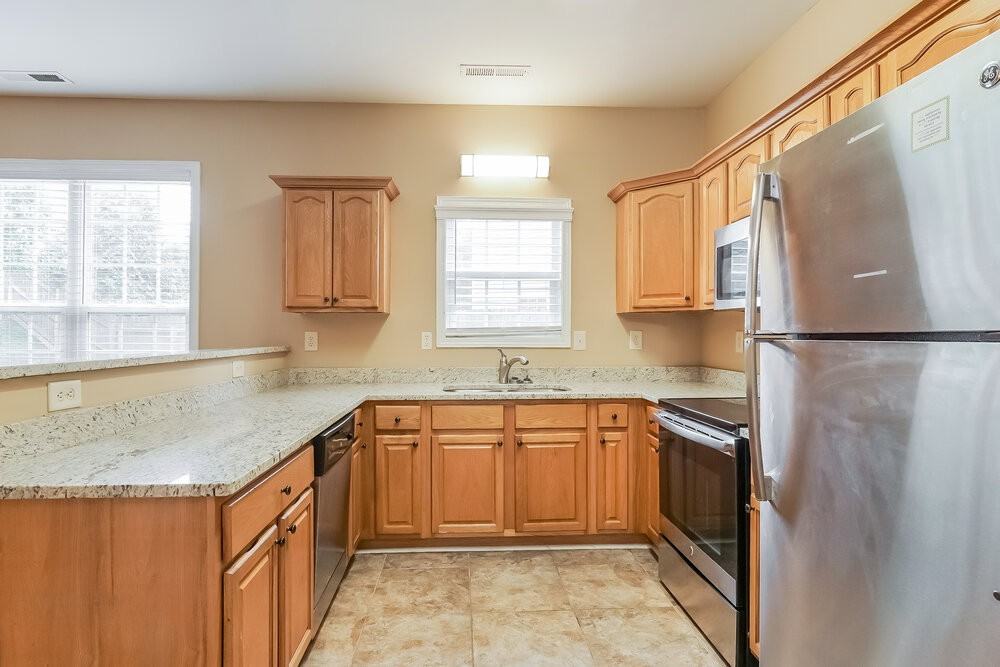 4493 Canterbury St - Photo 7 of 16