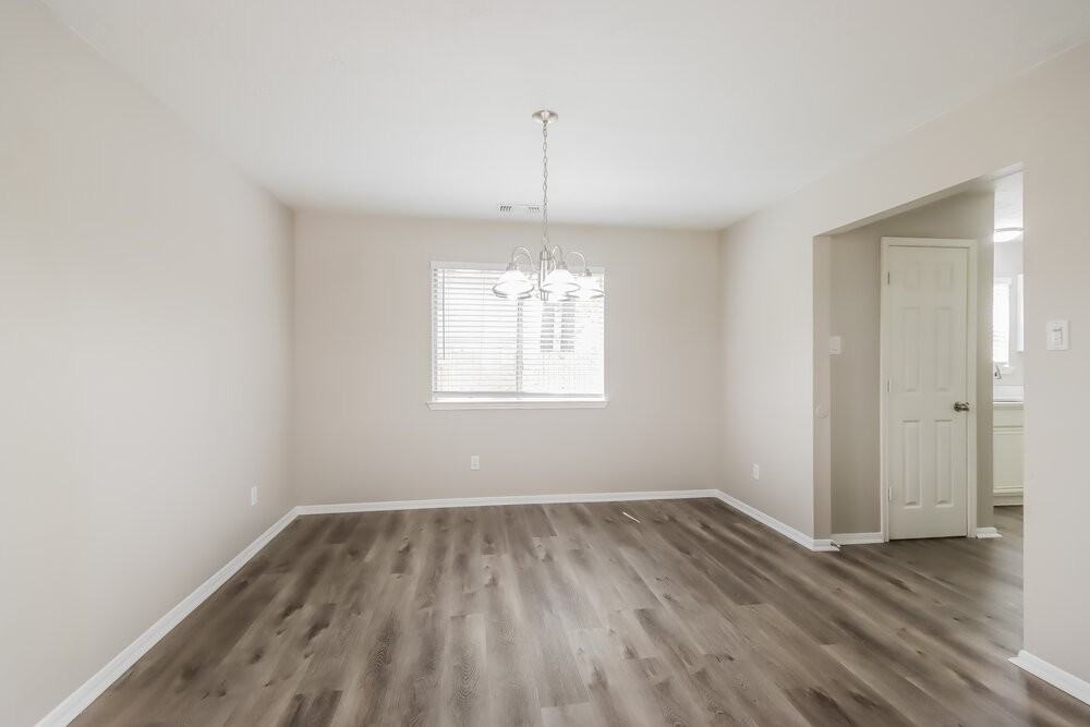 18450 Hollow Oaks Cir - Photo 6 of 17