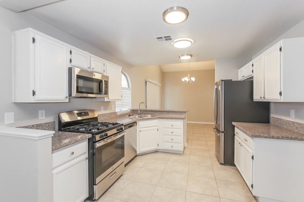 1403 Harmony Hill Dr - Photo 7 of 17