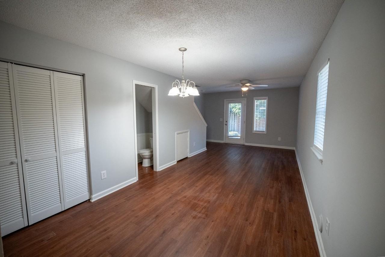 944 Bonham Ave - Photo 3 of 30