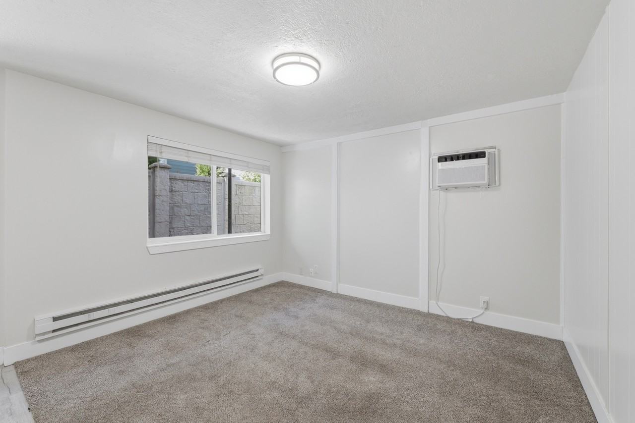 831 W Lennox St - Photo 5 of 14